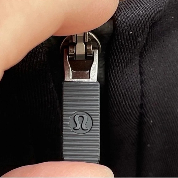 Lululemon Chill Going Strong Jacket size 4 - Picture 6 of 16